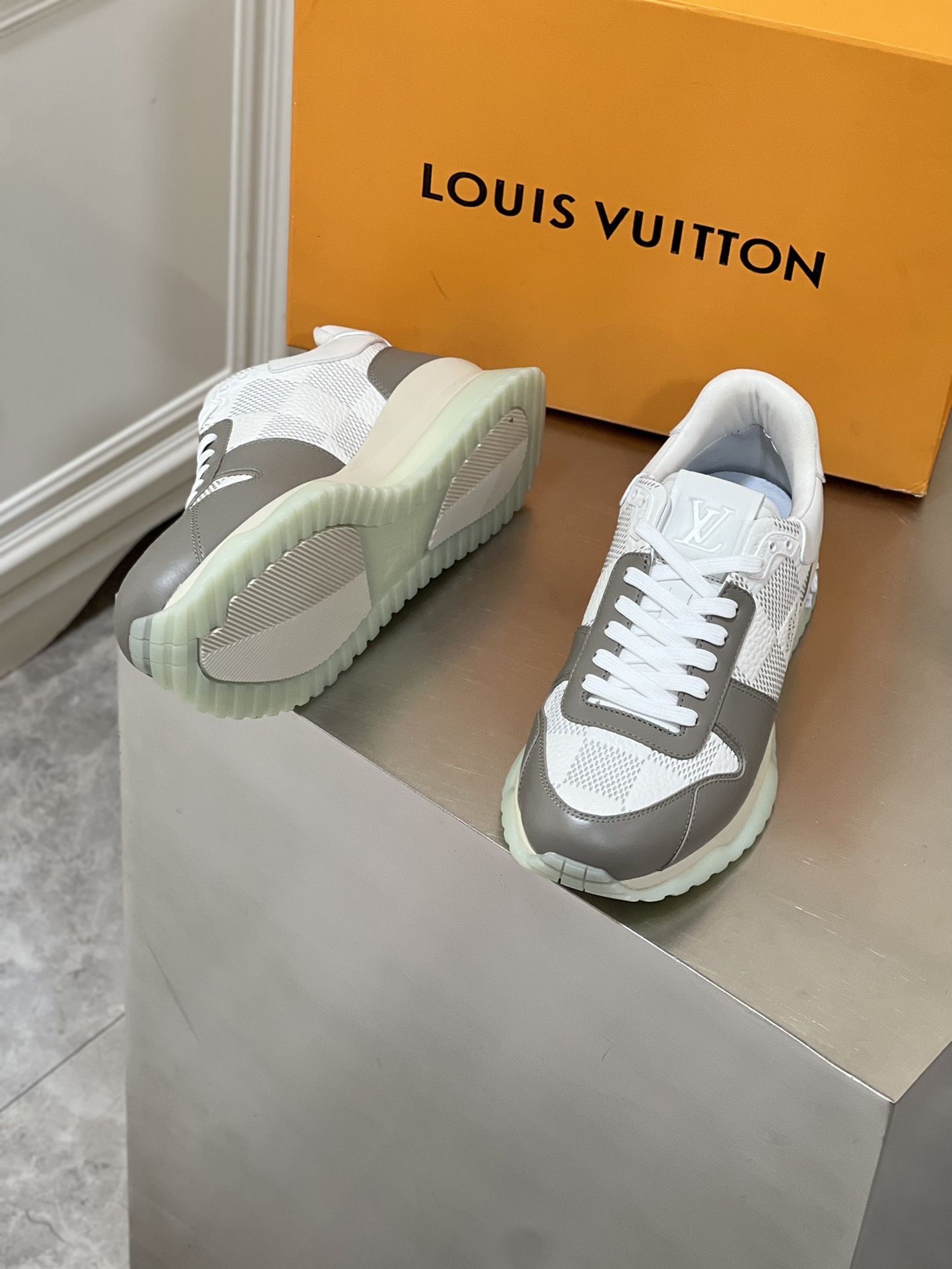 LOUIS VUITTON RUN AWAY 