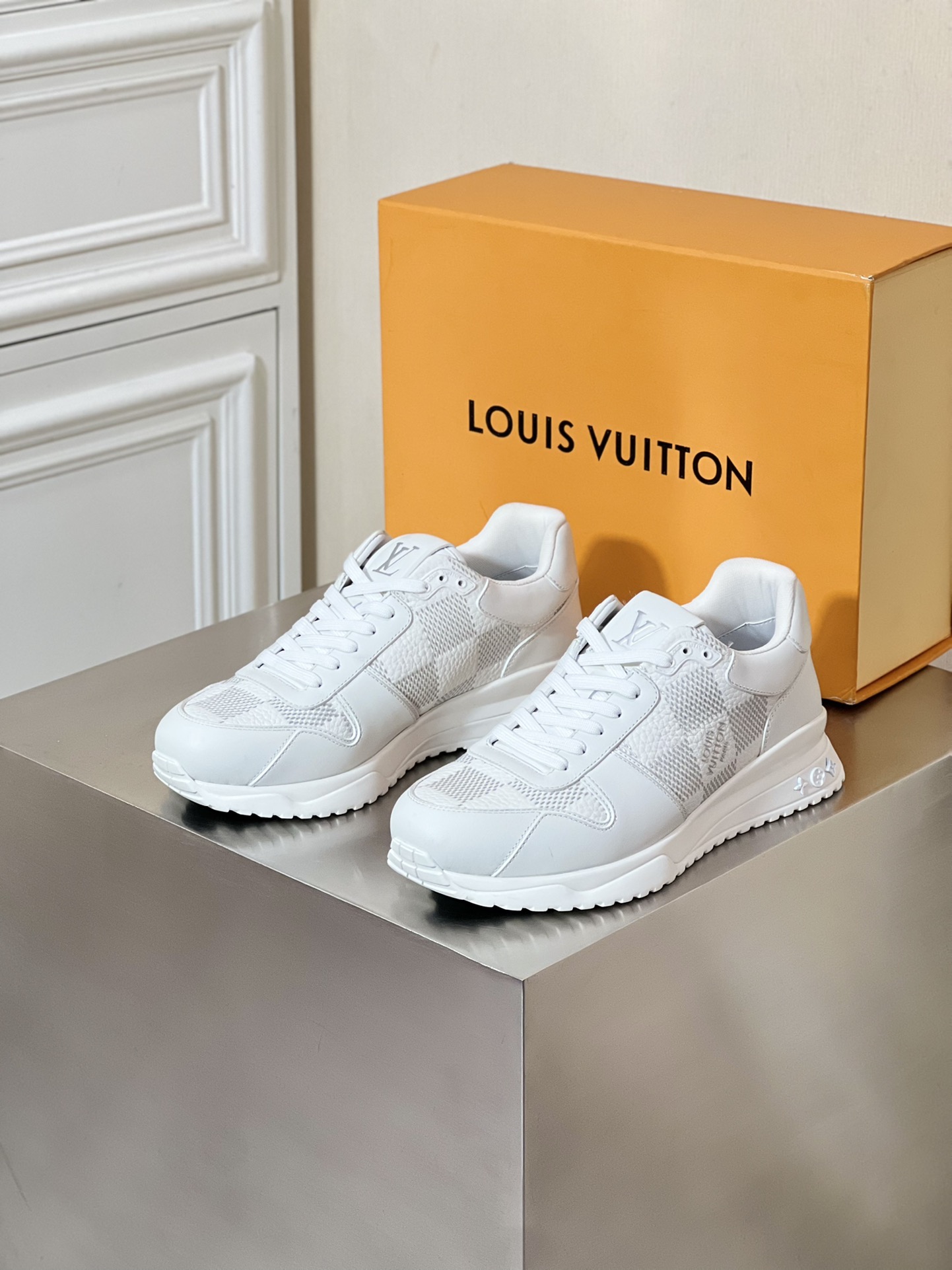 LOUIS VUITTON RUN AWAY 