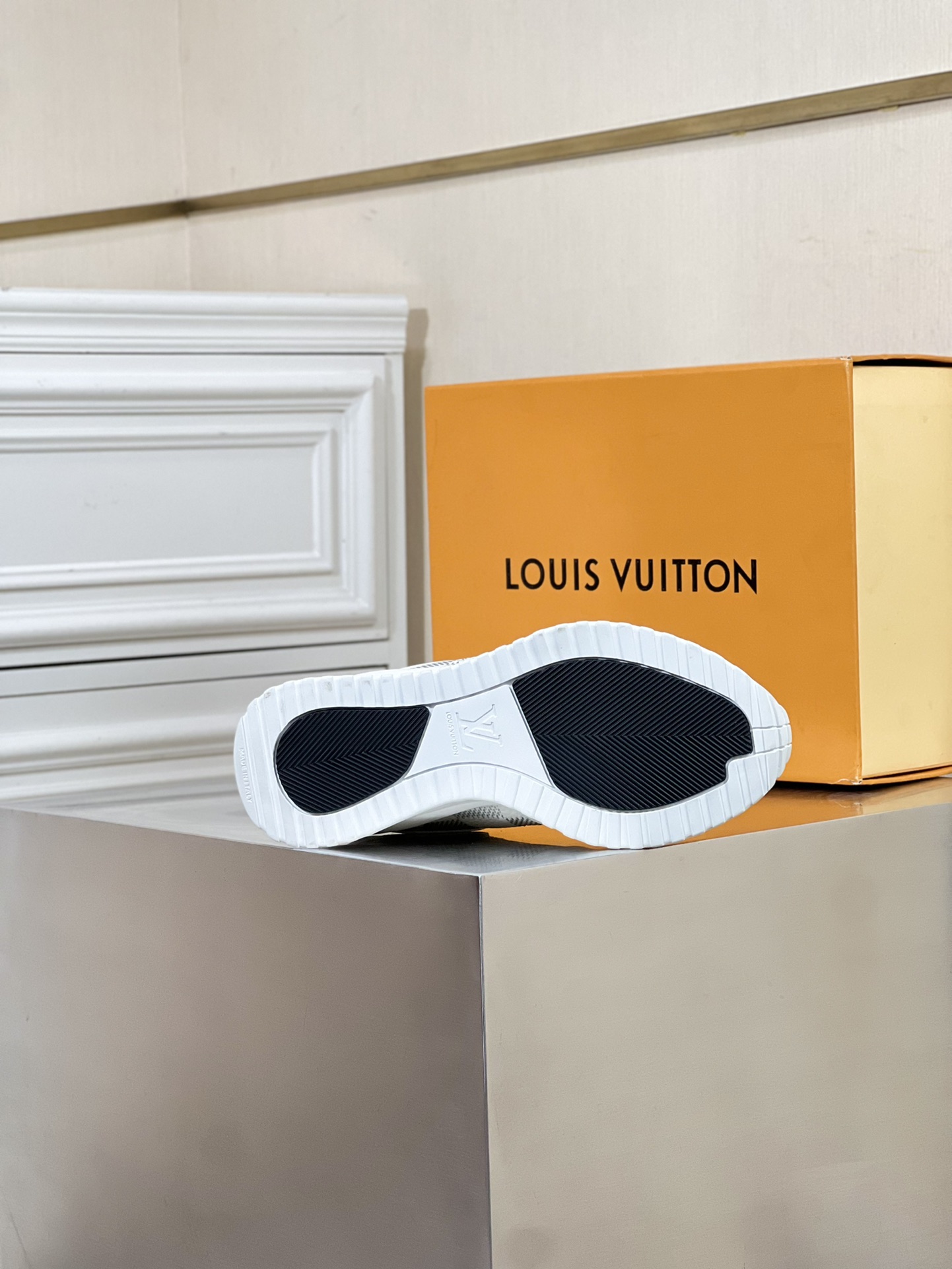 LOUIS VUITTON RUN AWAY 