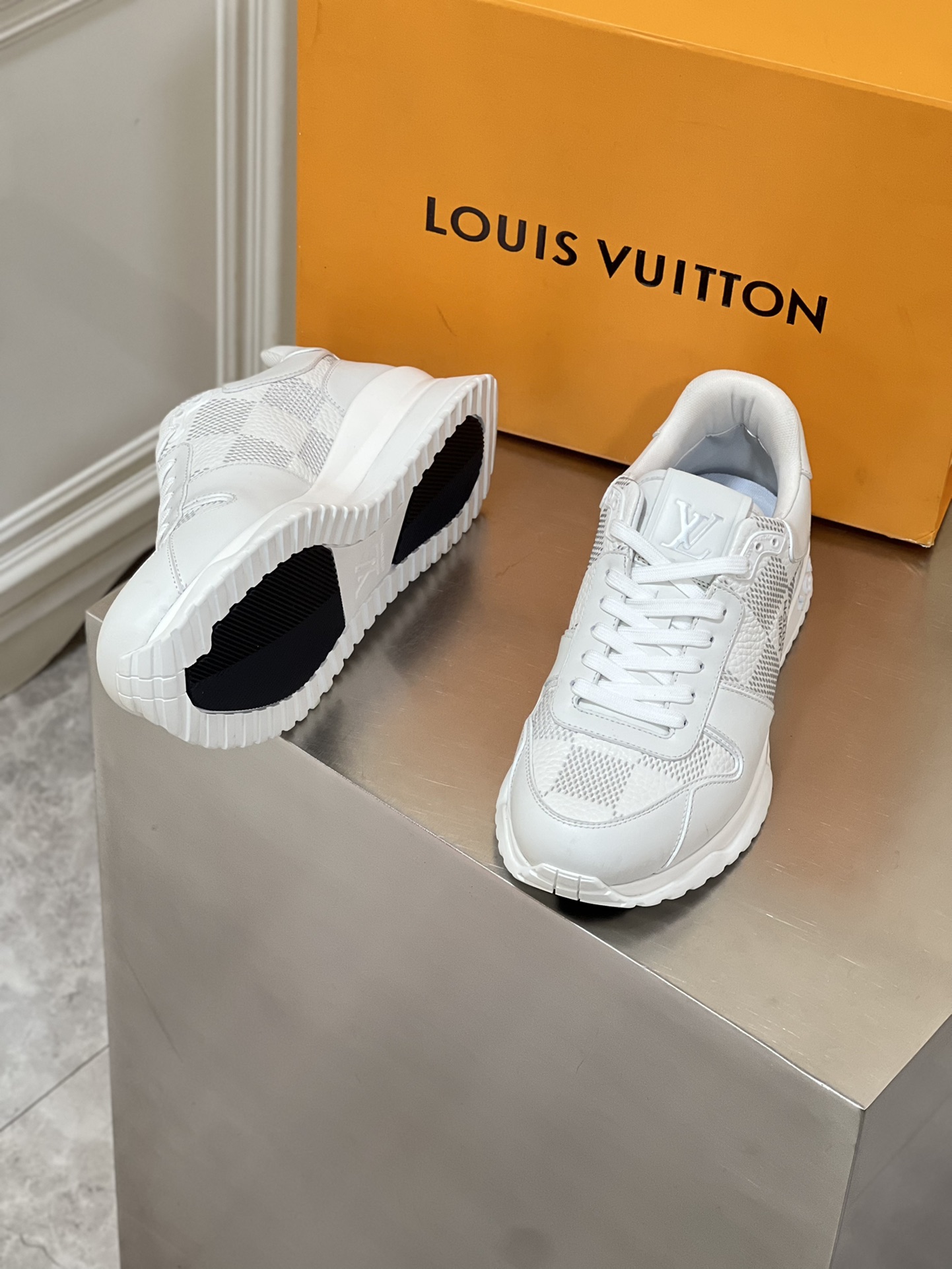 LOUIS VUITTON RUN AWAY 