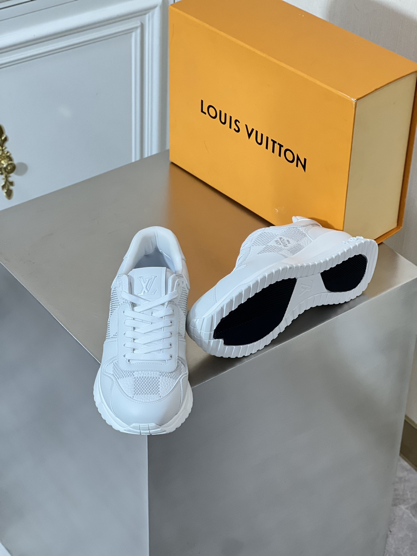 LOUIS VUITTON RUN AWAY 