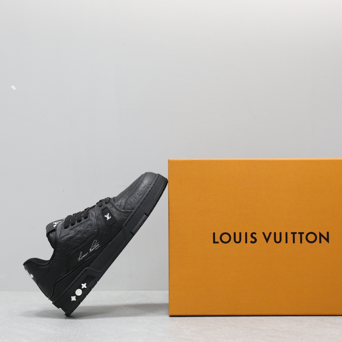 LOUIS VUITTON TRAINERS