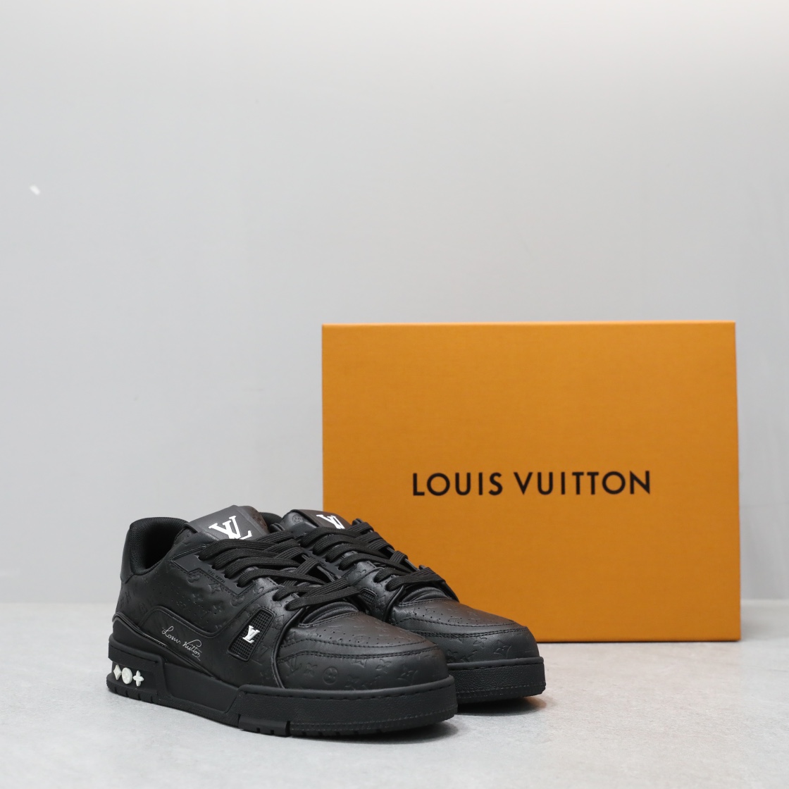 LOUIS VUITTON TRAINERS