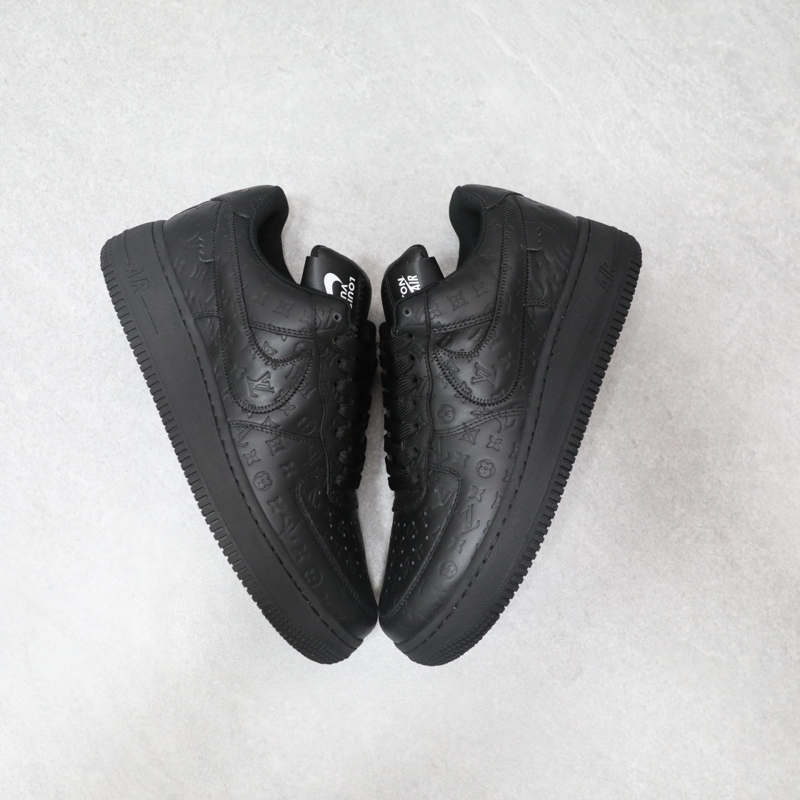 LOUIS VUITTON TRAINERS