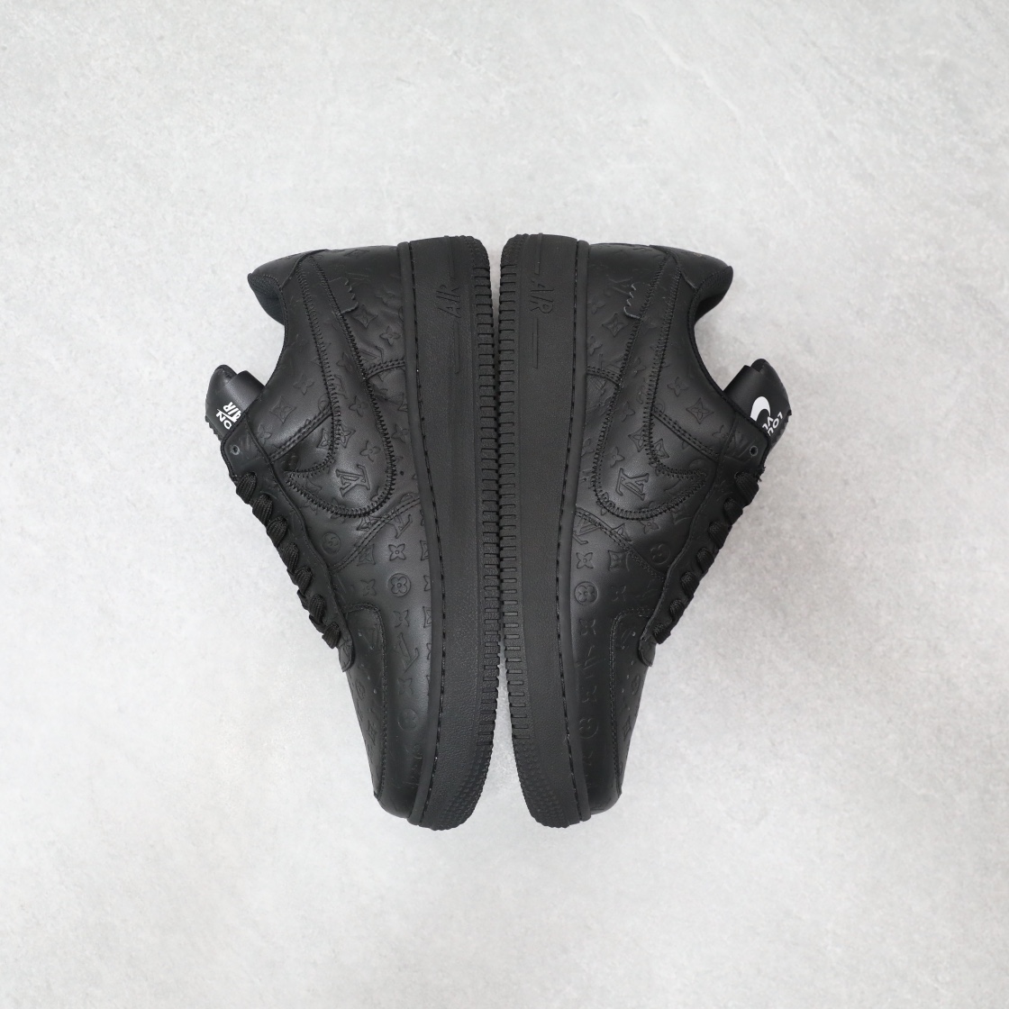 LOUIS VUITTON TRAINERS