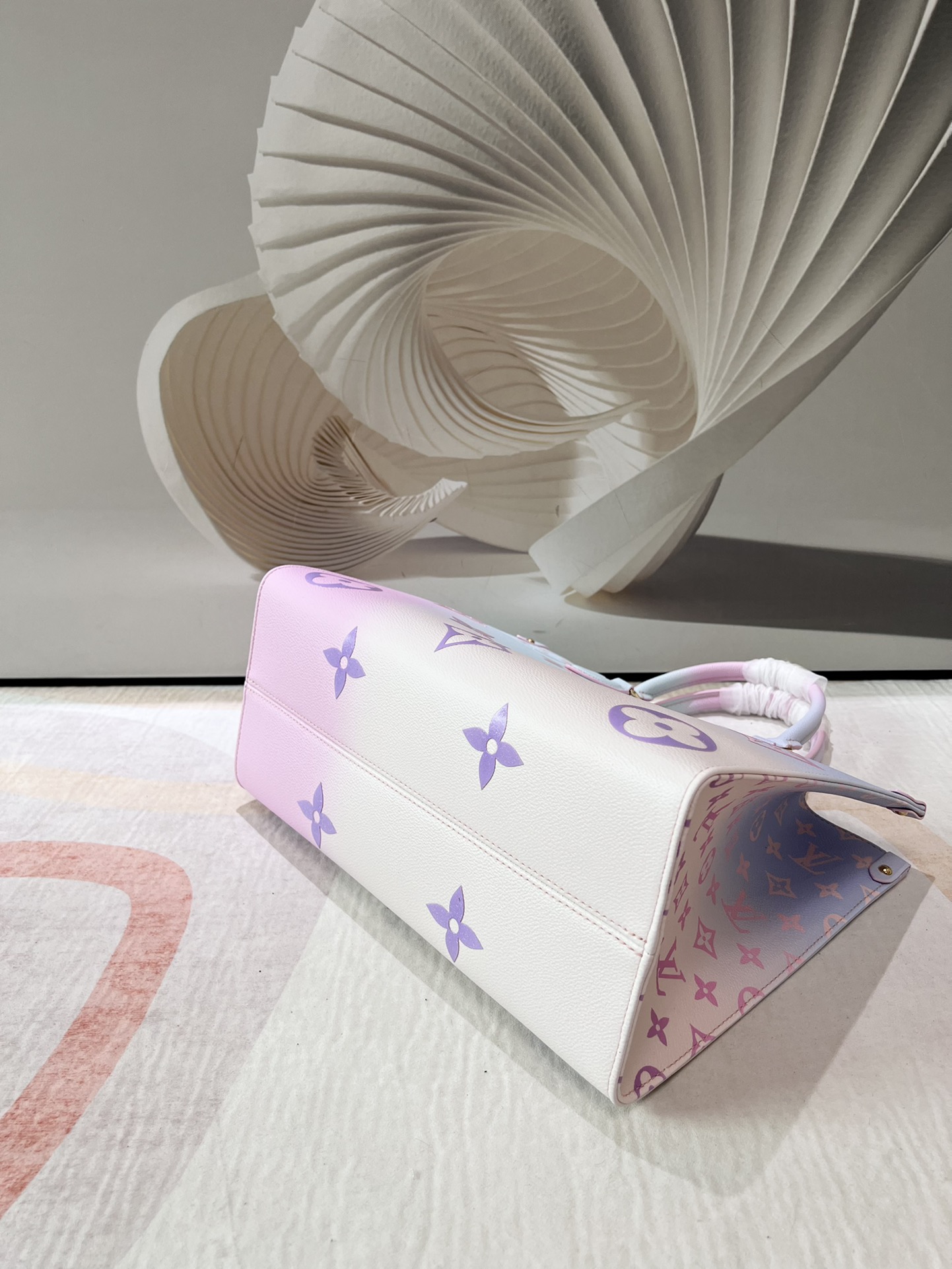 LOUIS VUITTON OnTheGo 