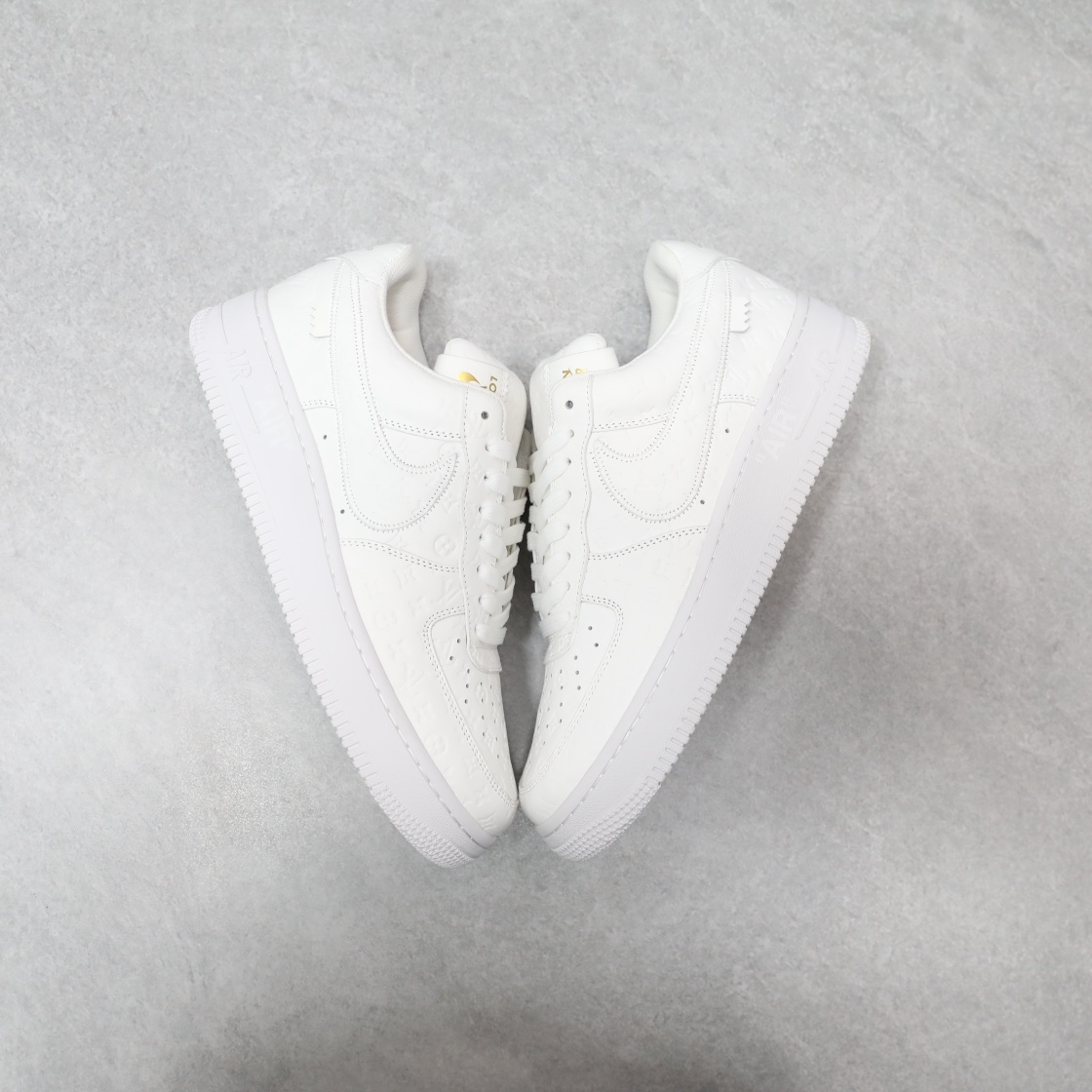 LOUIS VUITTON TRAINERS