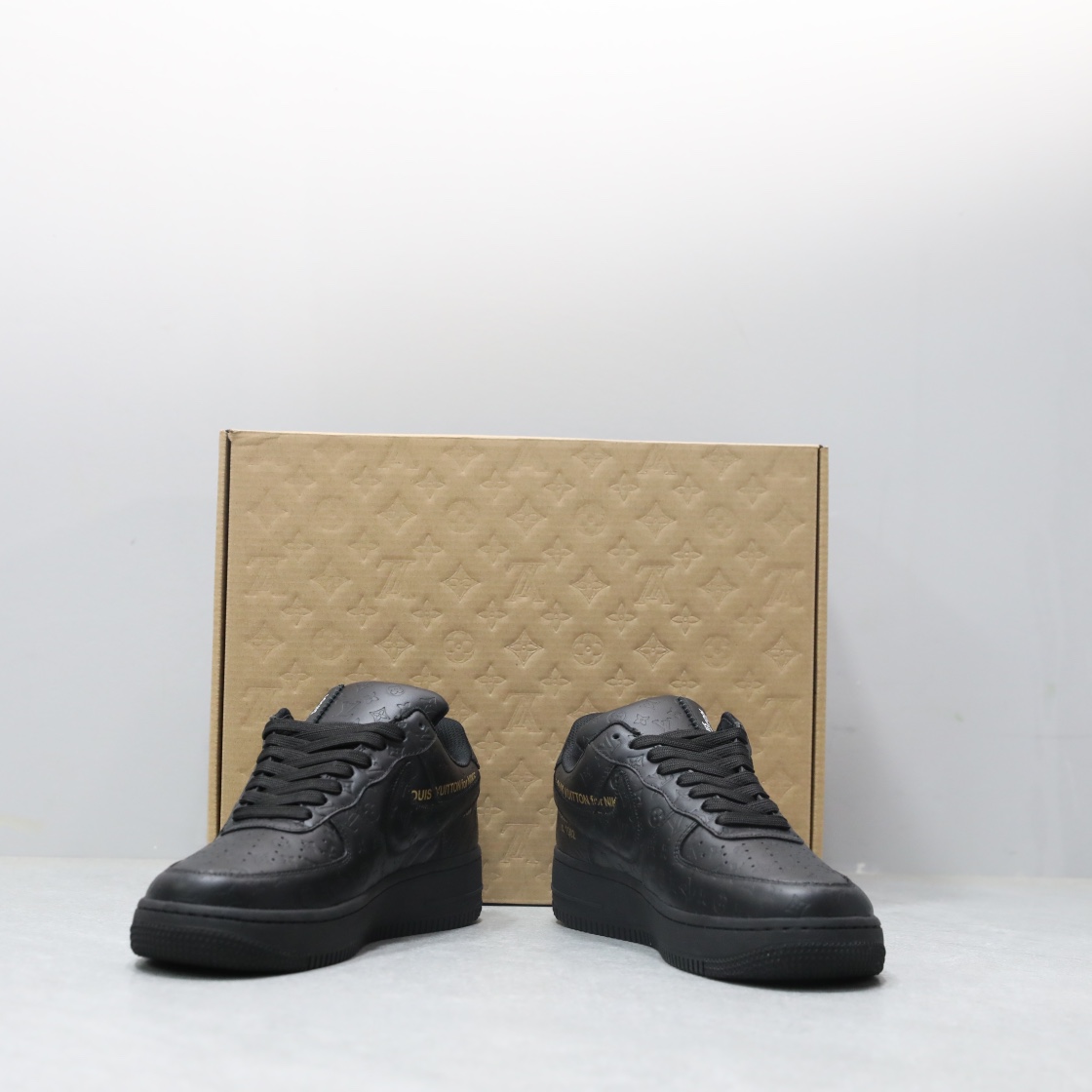 LOUIS VUITTON TRAINERS