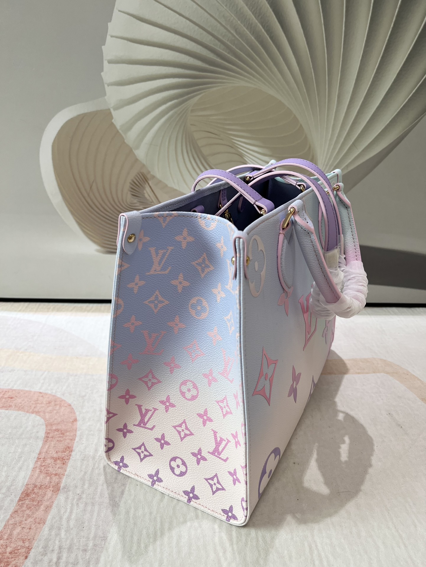 LOUIS VUITTON OnTheGo 