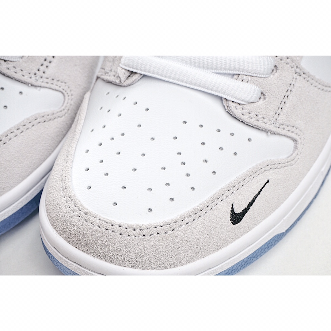 Nike SB Dunk Low x Dior