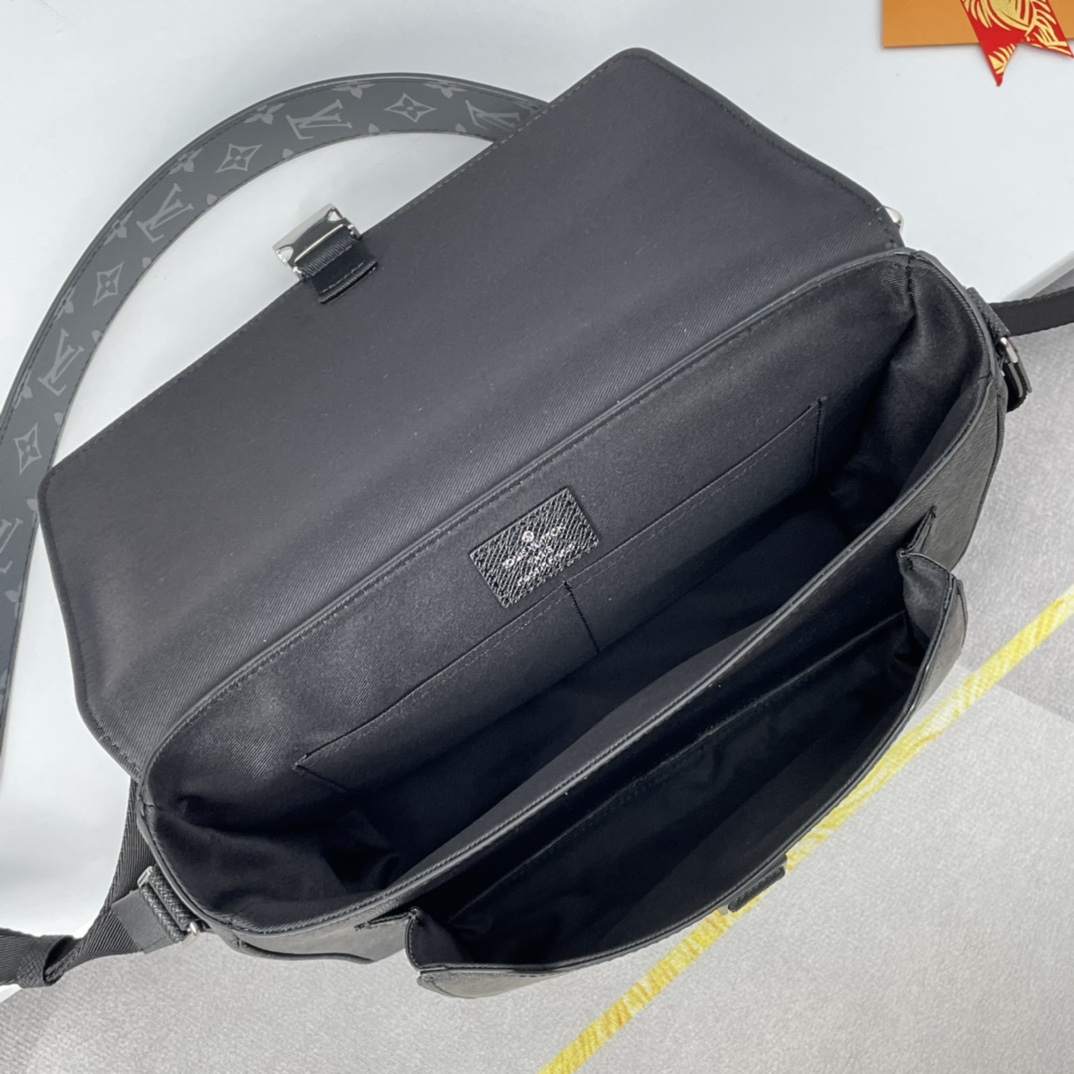 LOUIS VUITTON Taigarama