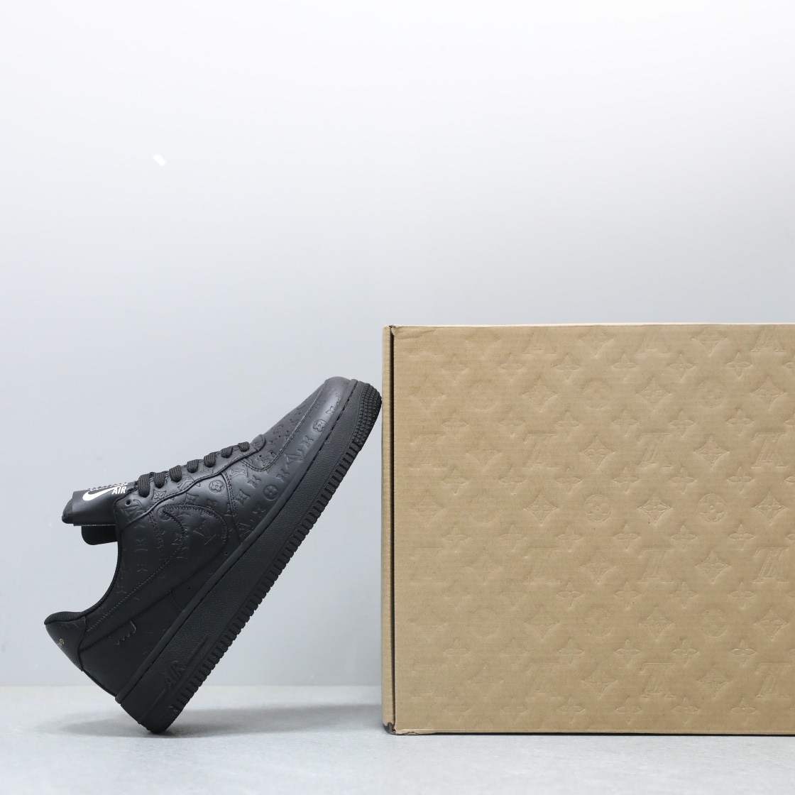 LOUIS VUITTON TRAINERS