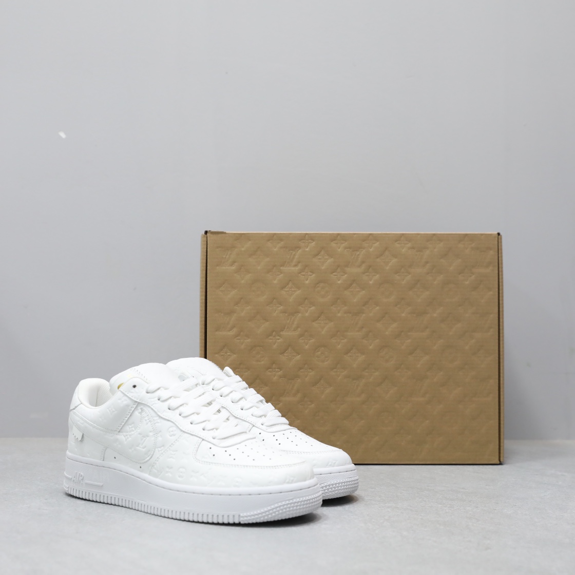 LOUIS VUITTON TRAINERS