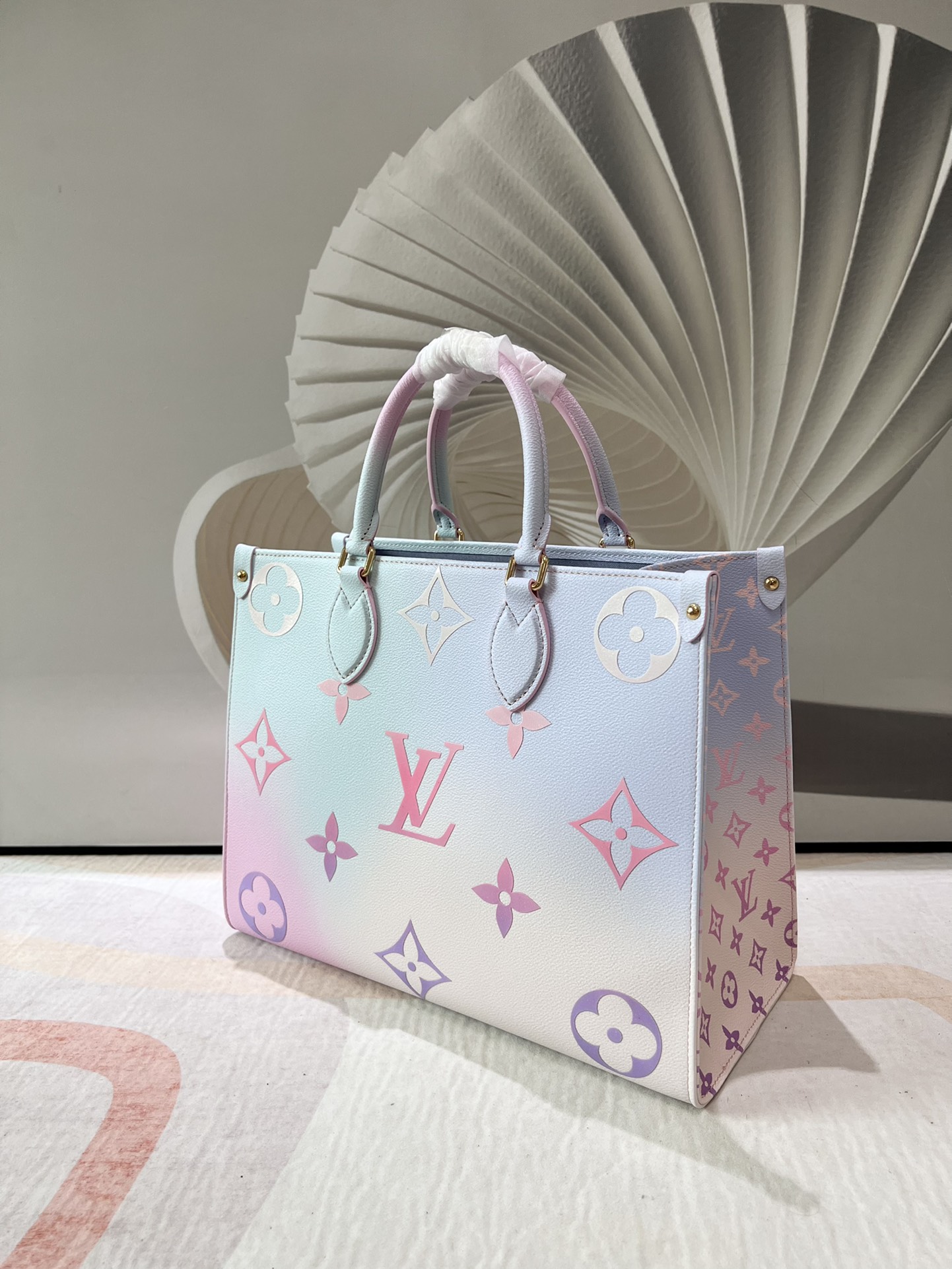 LOUIS VUITTON OnTheGo 