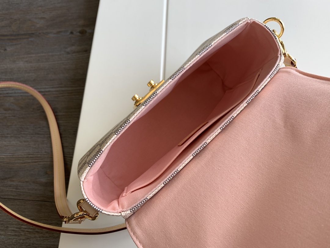 LOUIS VUITTON CROISETTE DAMIER 