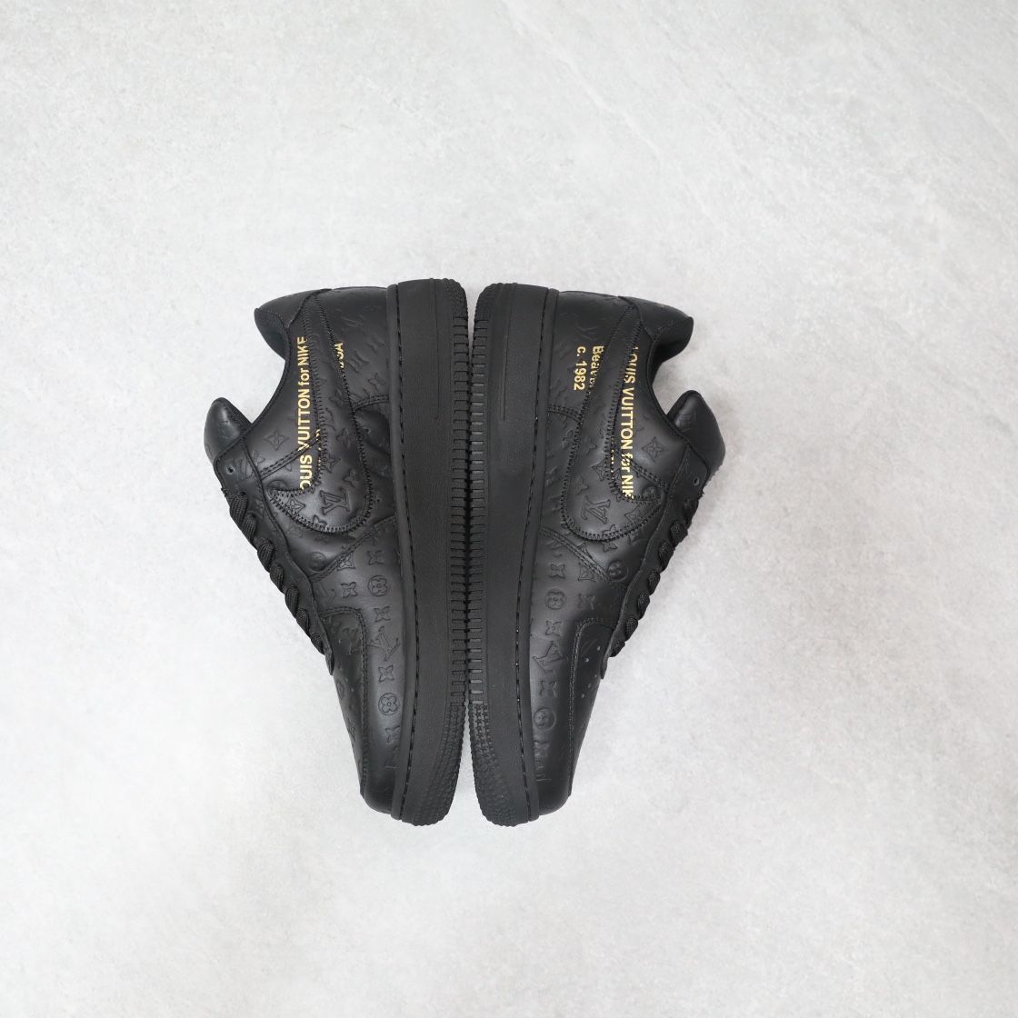 LOUIS VUITTON TRAINERS