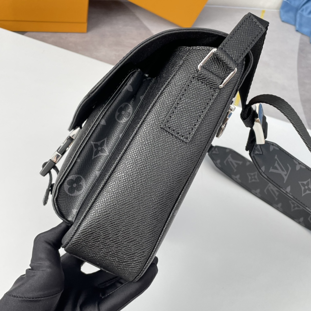 LOUIS VUITTON Taigarama