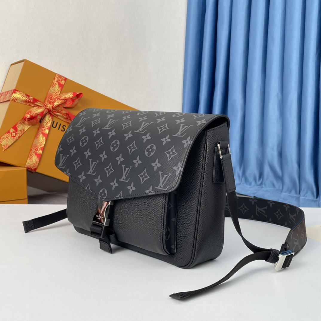 LOUIS VUITTON Taigarama