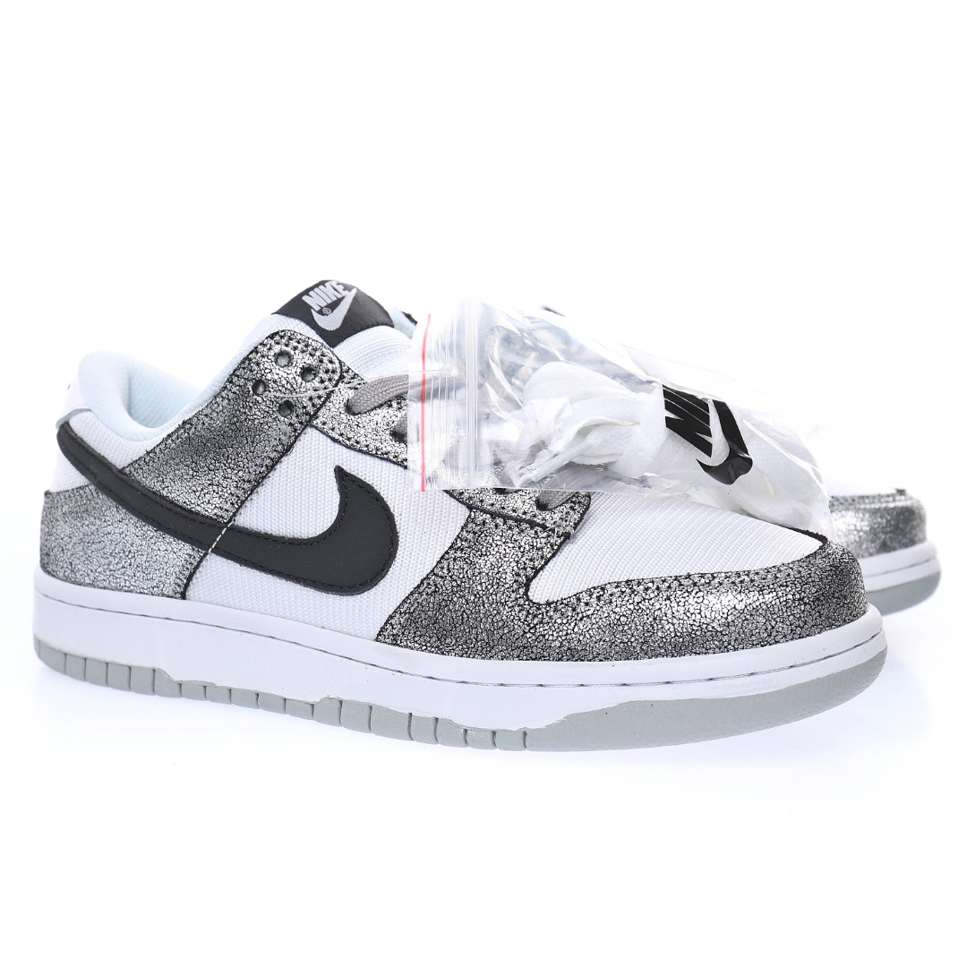 Nike WMNS SB Dunk Low"White Metallic Silver"