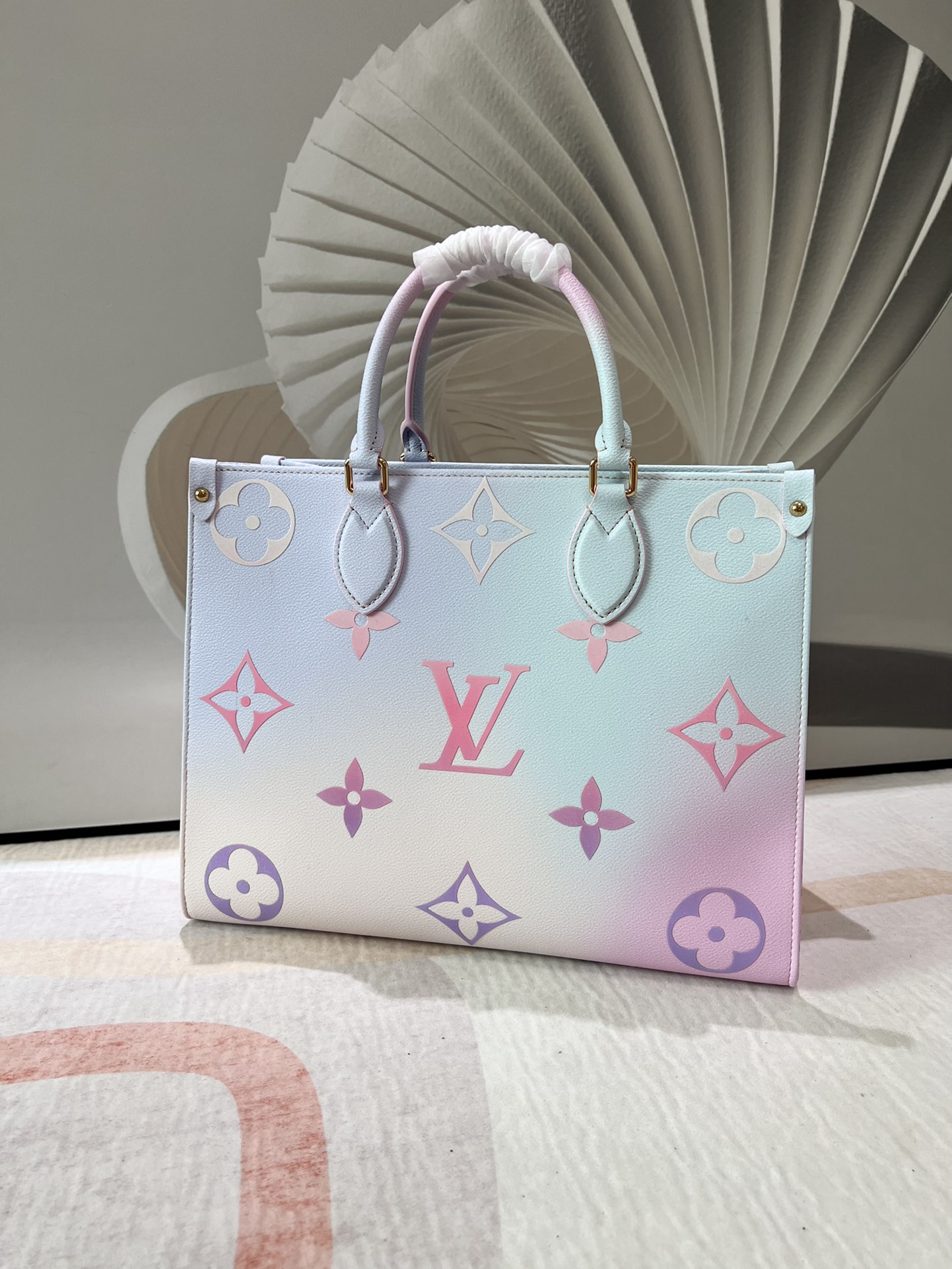 LOUIS VUITTON OnTheGo 