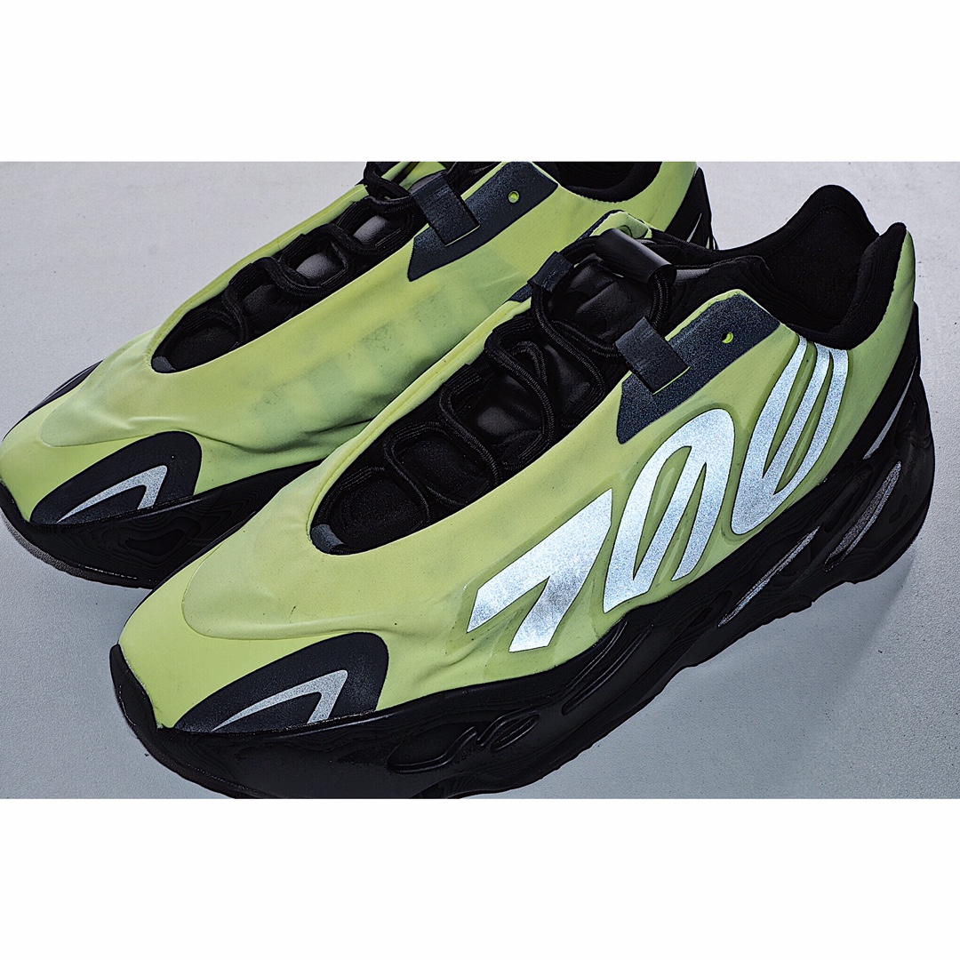 Adidas Yeezy 700 MNVN