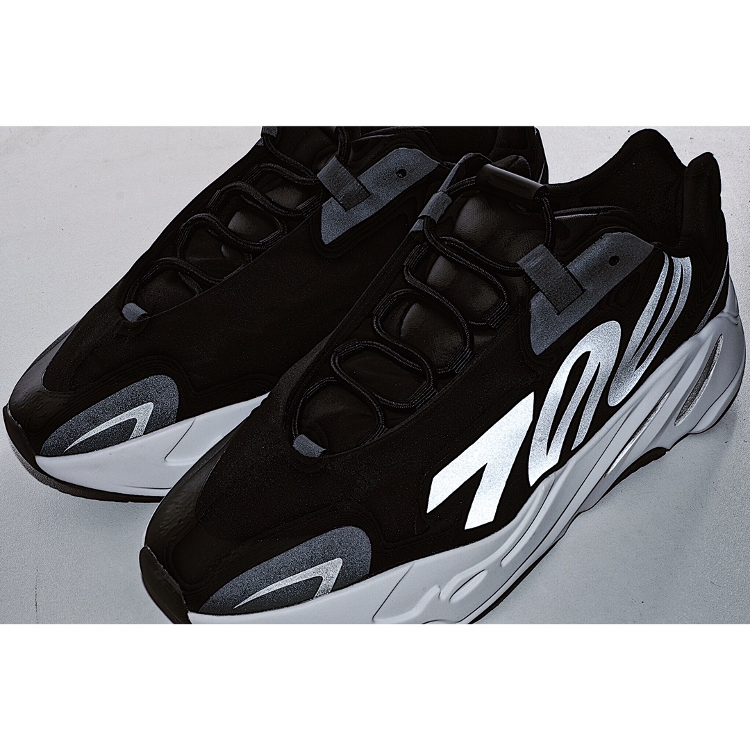 Adidas Yeezy 700 MNVN