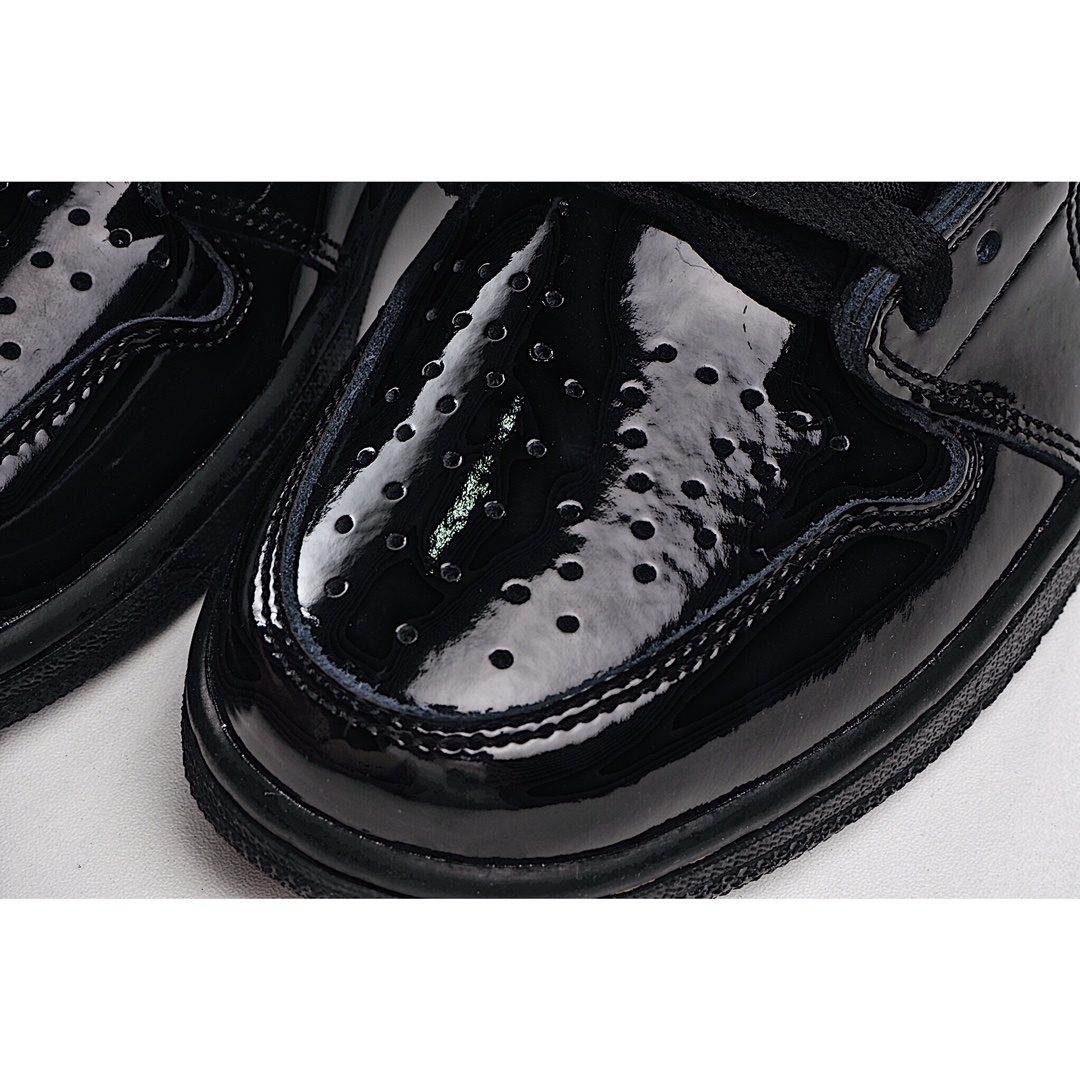 Air Jordan 1 “Black/Metallic Gold” 