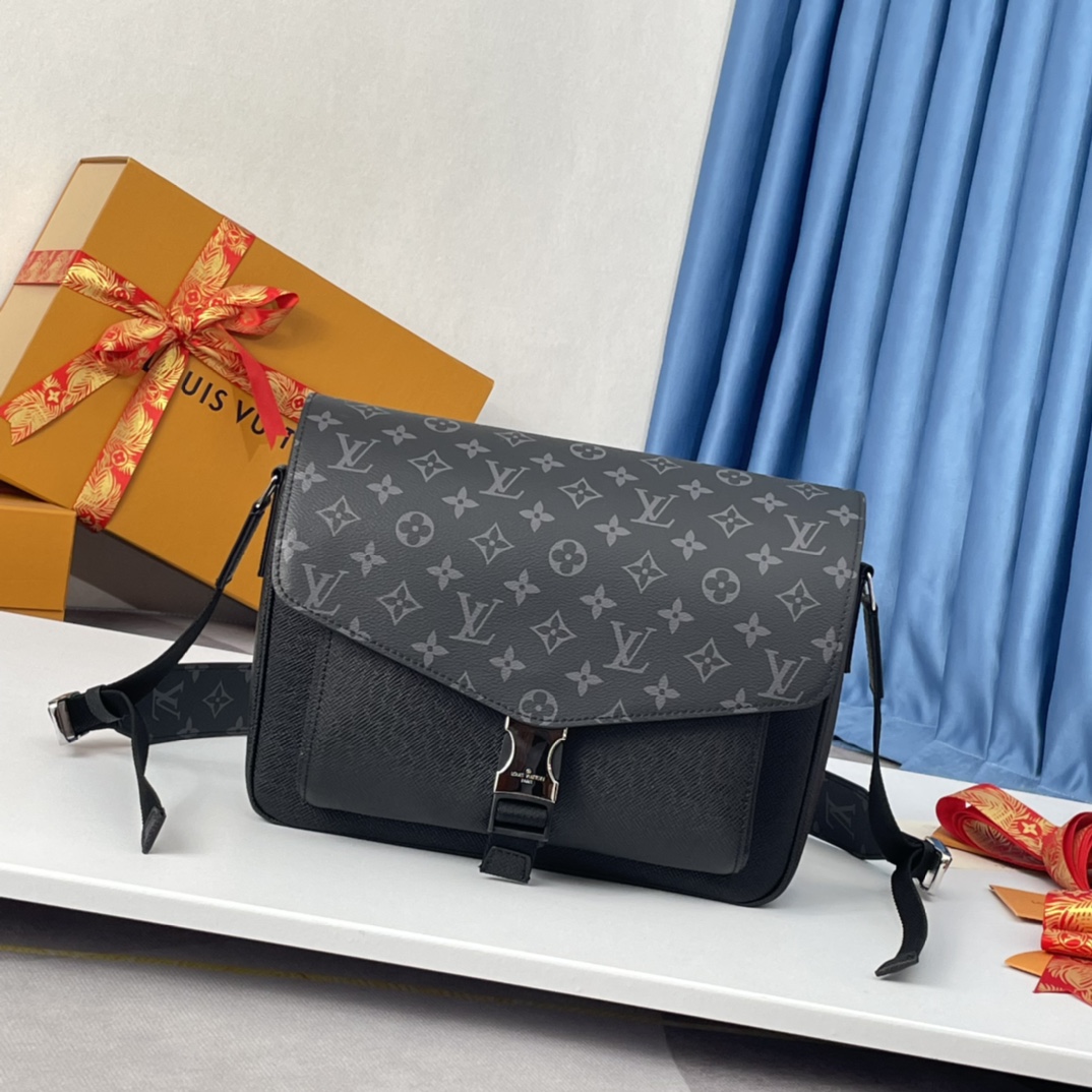 LOUIS VUITTON Taigarama