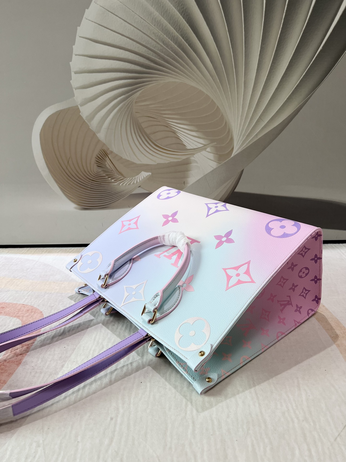 LOUIS VUITTON OnTheGo 