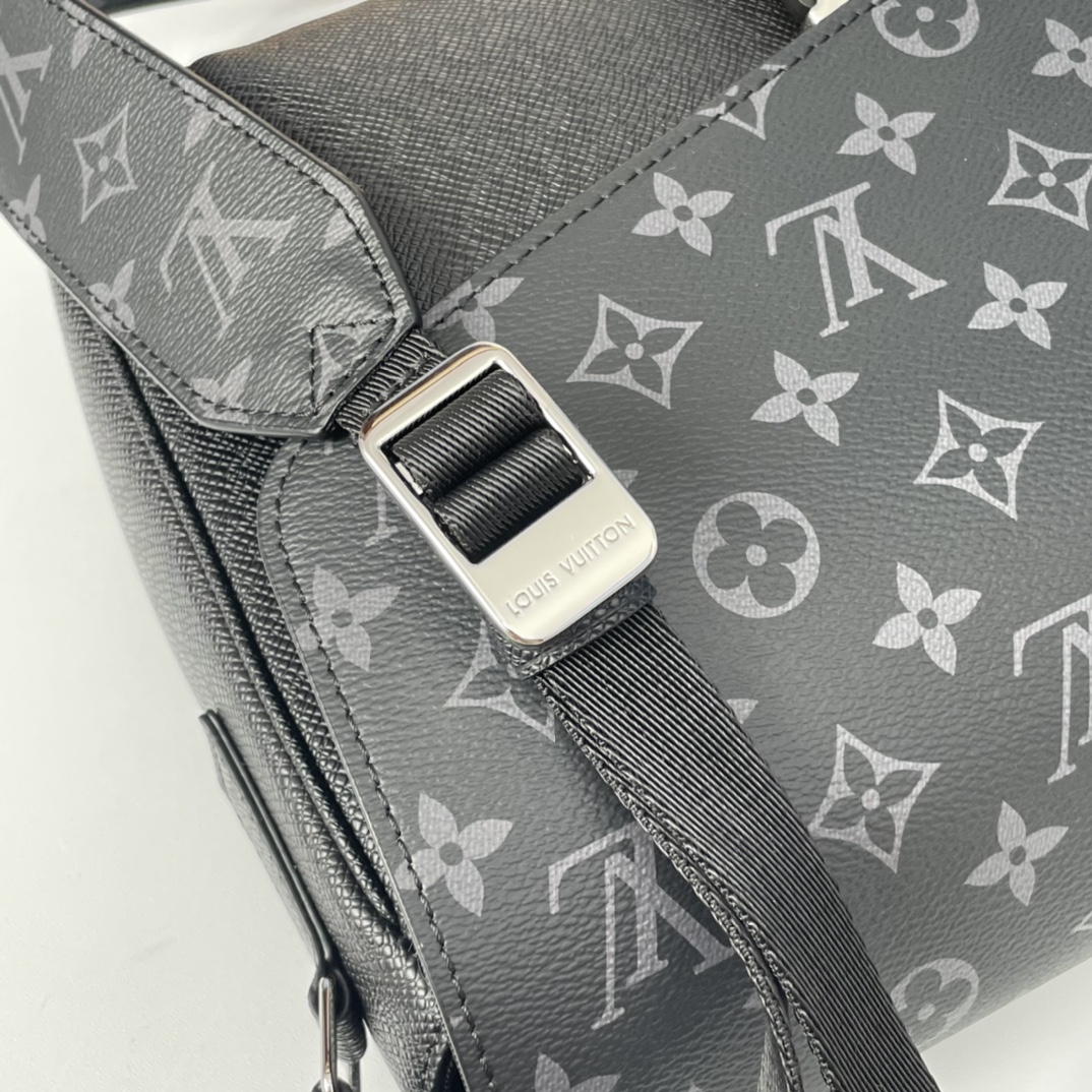 LOUIS VUITTON Taigarama