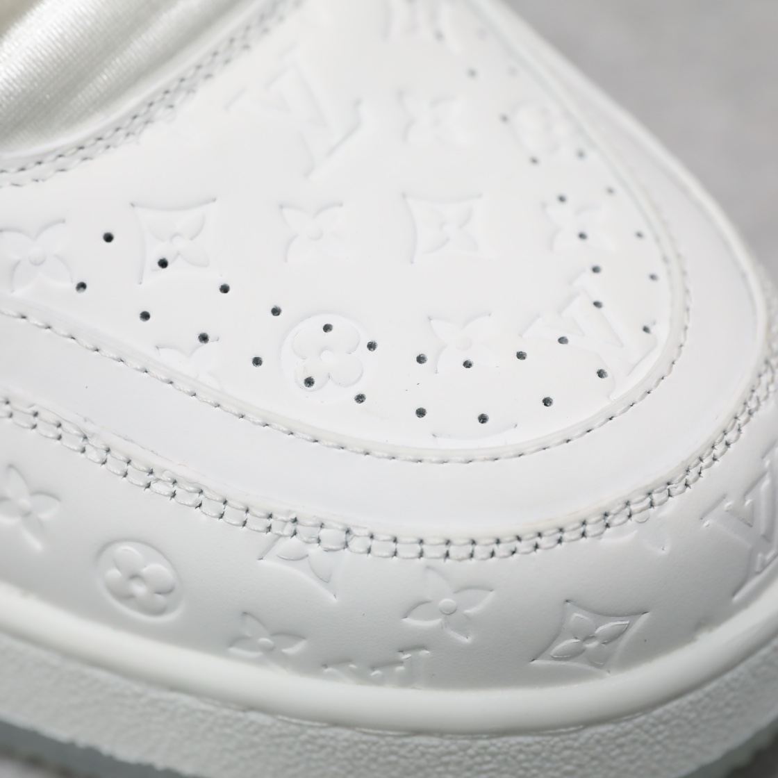 LOUIS VUITTON TRAINERS