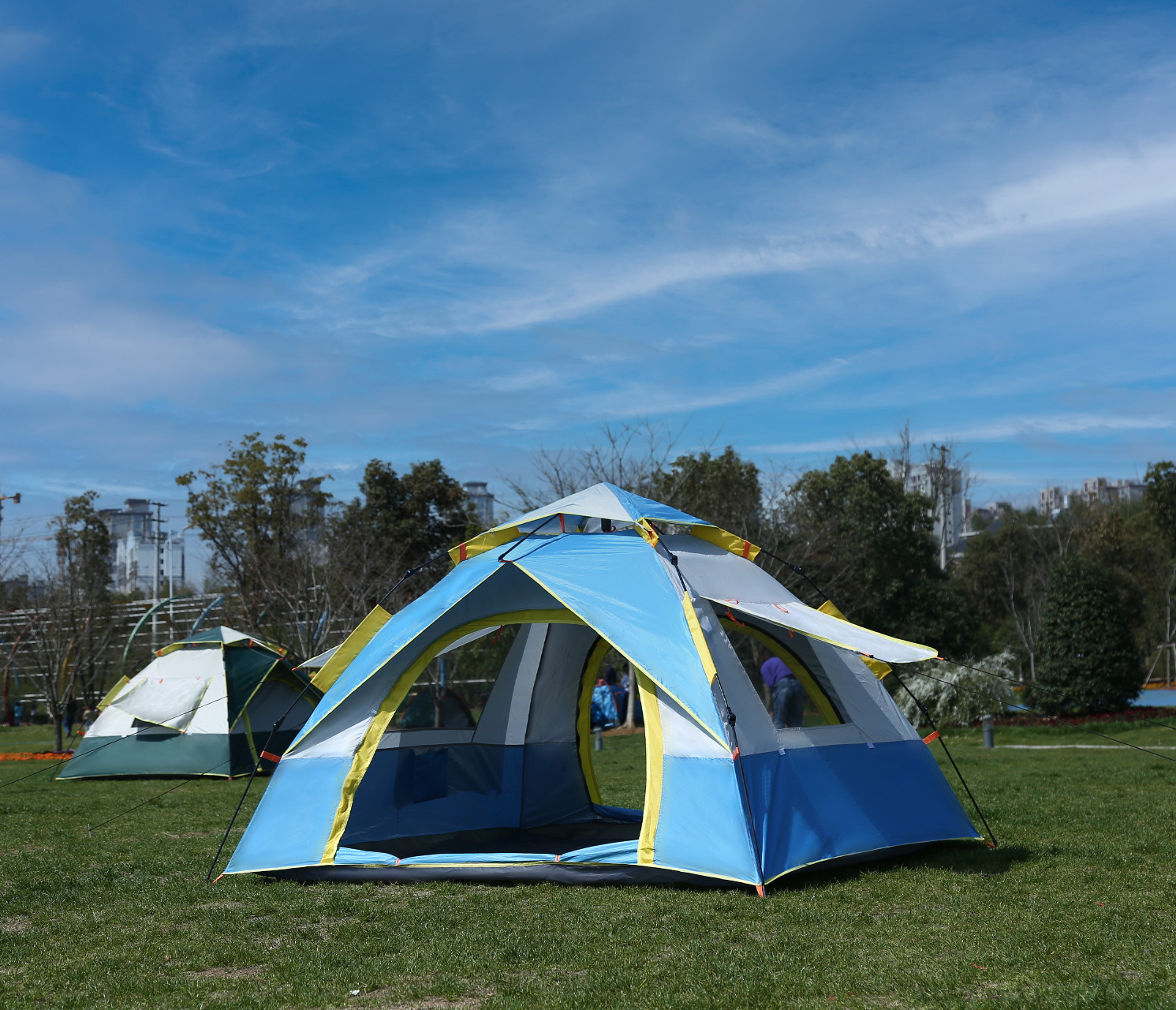 Fully automatic Sundome Tent Easy setup