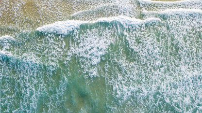 有时我也会因为寂寞而难以忍受空虚的折磨，但我宁愿以这样的方式来维护自己的自尊，也不愿以耻辱为代价去换取那种表面的朋友。你不需要去刻意迎合。真实的你，就很好。——余华《在细雨中呼喊》-88900-图片alt01