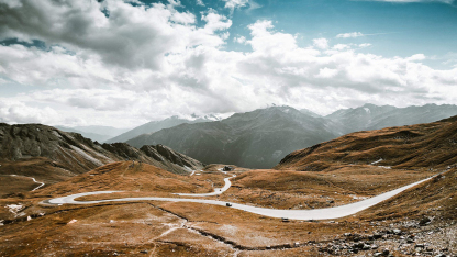 世上没有任何一个人能永远陪着另一个人。人与人之间无论相聚多久，最后的结局都是别离。不是死别，就是生离。——古龙《天涯明月刀》-88900-图片alt01