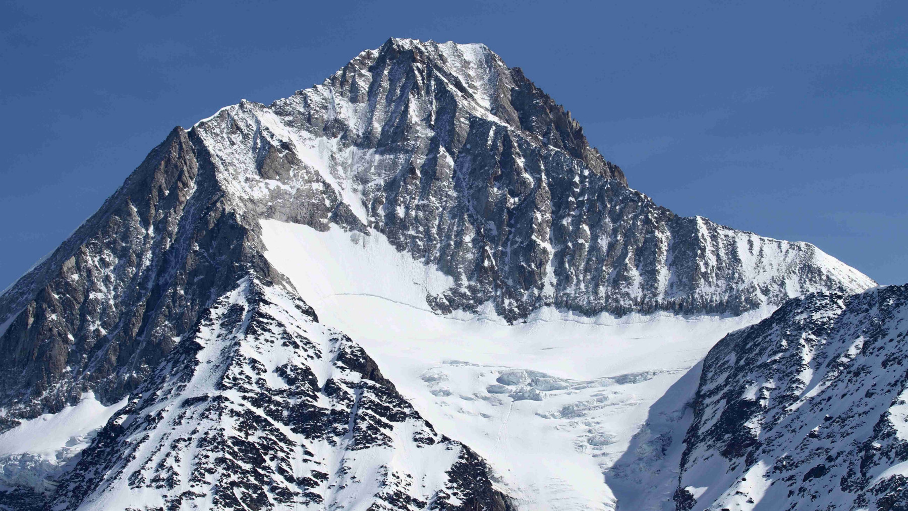 世上没有任何一个人能永远陪着另一个人。人与人之间无论相聚多久，最后的结局都是别离。不是死别，就是生离。——古龙《天涯明月刀》-88900-图片alt01