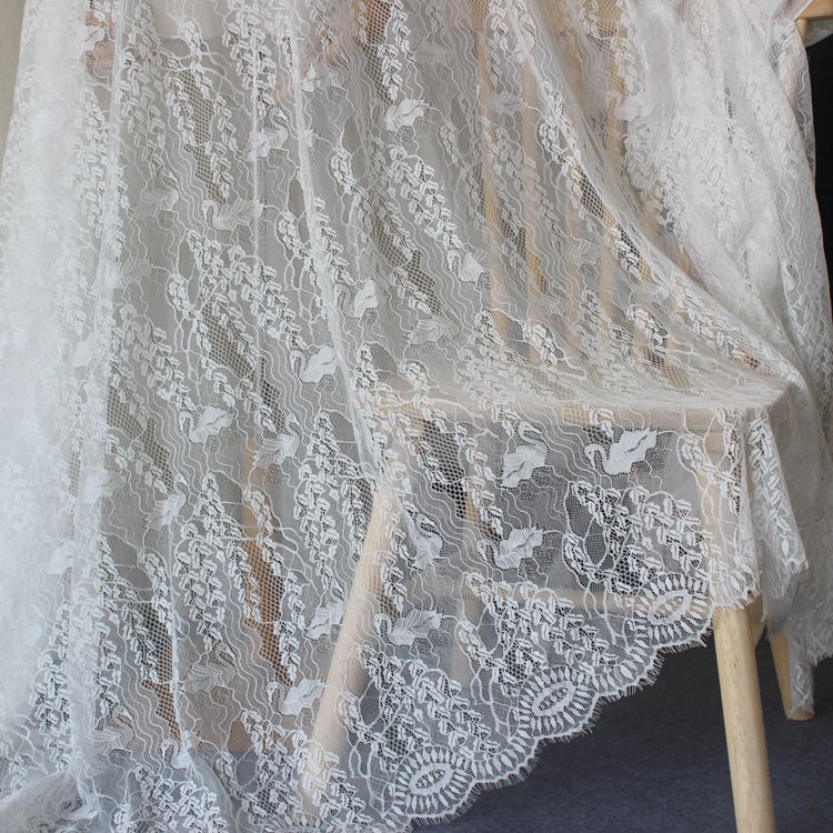 Luxury Voile Swan Chantilly Lace Width 150 cm CHL0135