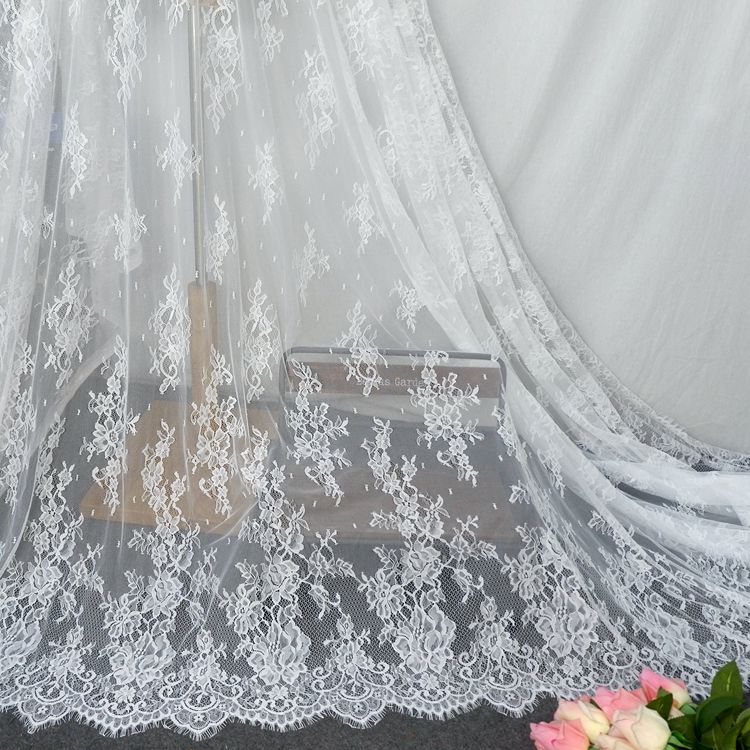 Chantilly Wedding Lace Width 150 cm CHL0075