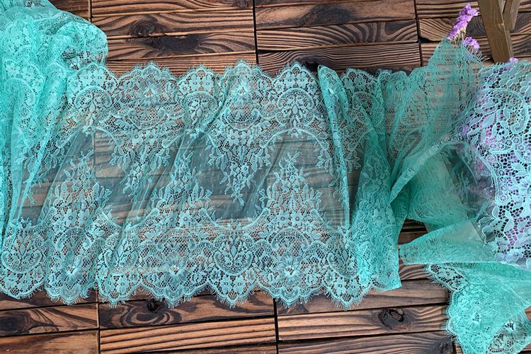 Chantilly Color Lace Width 43-45 cm CL0016-Lace Fabric Shop