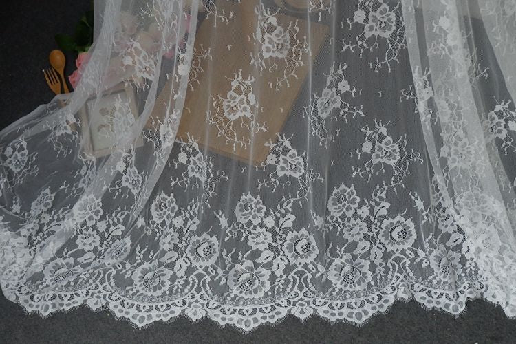 Bridal White Chantilly Lace Width 150 cm CHL0097