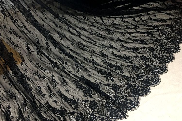 Chantilly Lace Width 150cm CHL0013-Lace Fabric Shop