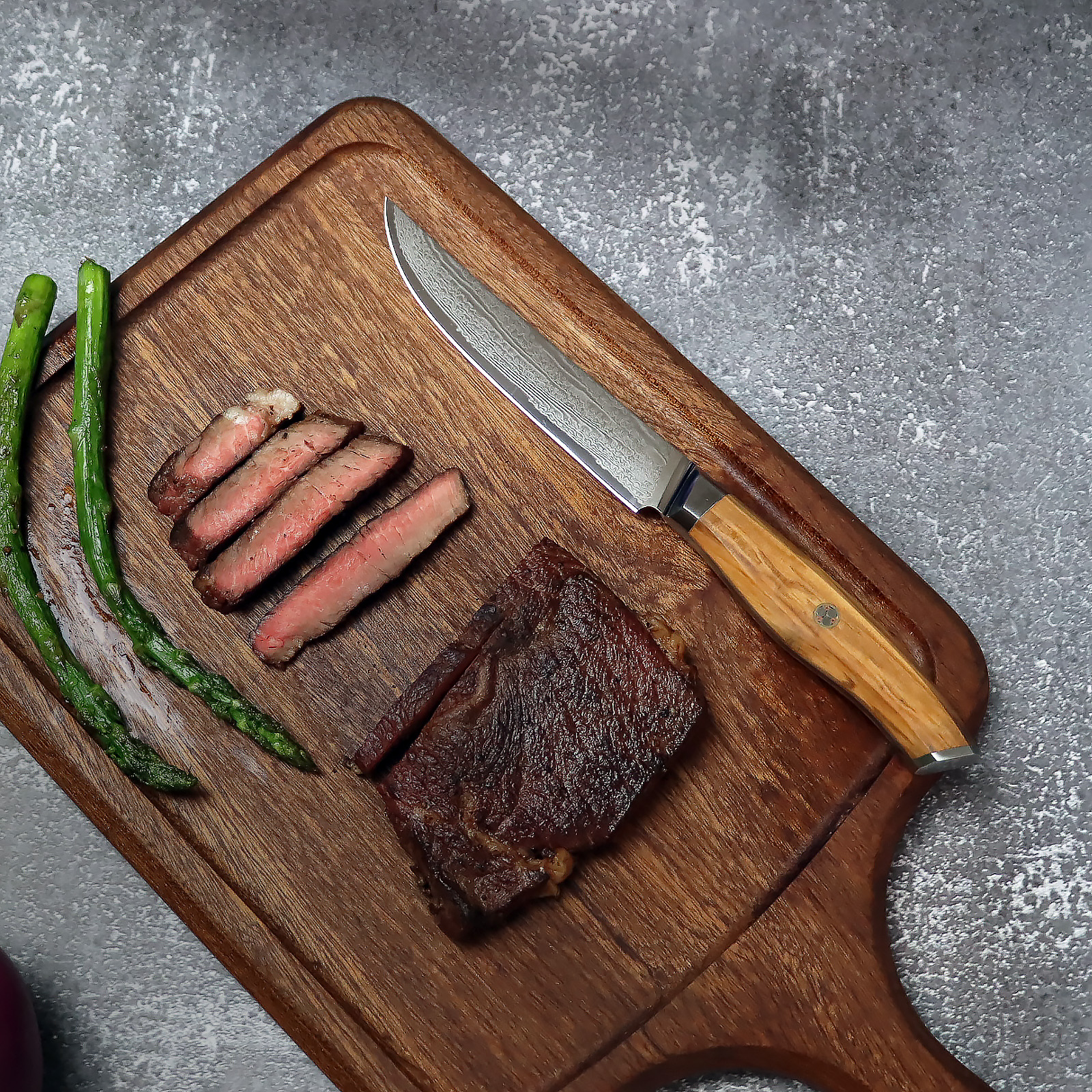 Comparing Steak Knife Materials