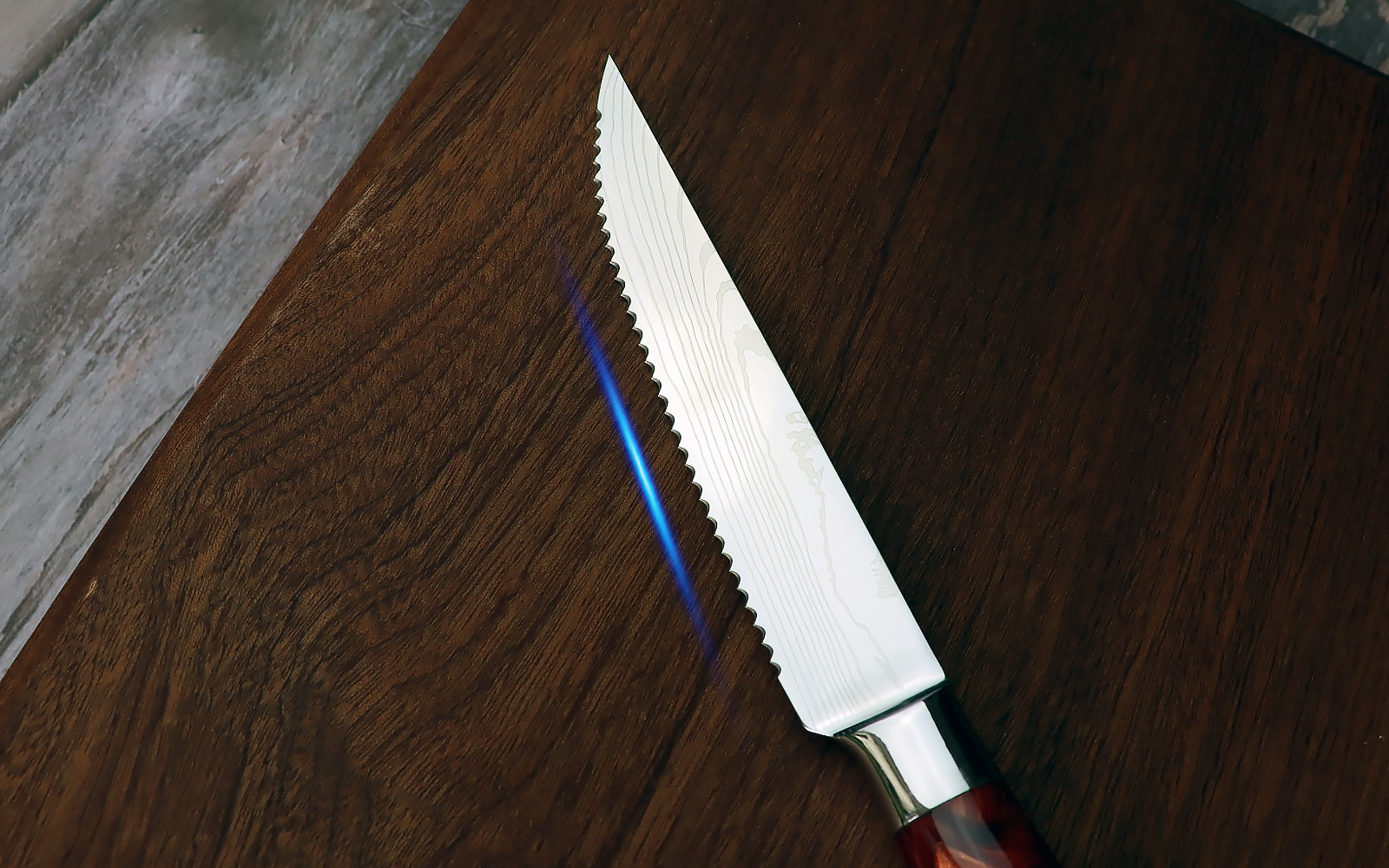 razor-sharp serrated steak knife set