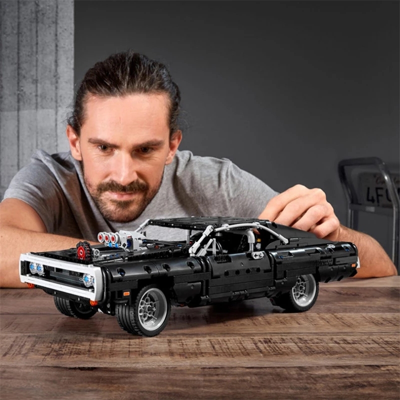 Moc Bricks Tech Car Series Doms Dodged Charger 42111  Building Blocks 1077pcs Racing Car 11511 180139