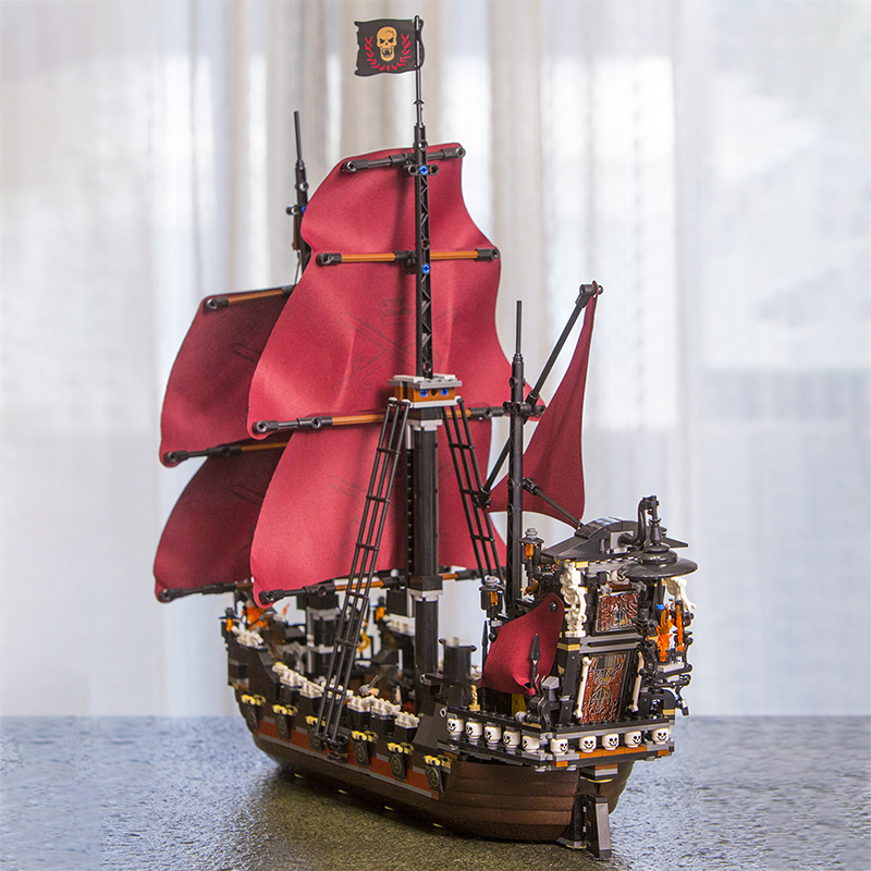 The Queen Annes Revenge Ship 16009 Bricks Set Pirates Model of the Caribbeaned Boat Building Blocks 4195