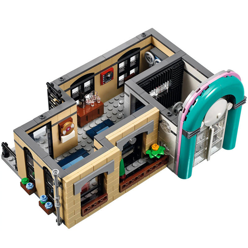 6 MINI Figures 2488PCS Downtown Diner Building Blocks 10260 15037