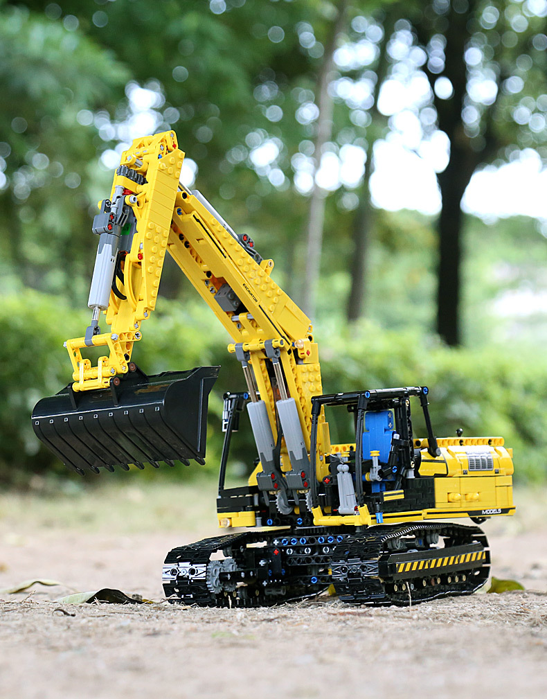MOULD KING 13112 Motorized High-Tech Excavator truck 250X3-PF Truck Remote Building Blocks