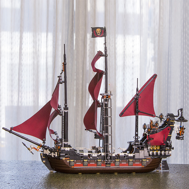 The Queen Annes Revenge Ship 16009 Bricks Set Pirates Model of the Caribbeaned Boat Building Blocks 4195