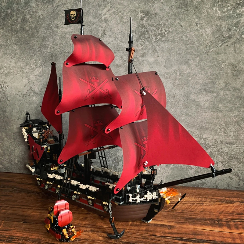 The Queen Annes Revenge Ship 16009 Bricks Set Pirates Model of the Caribbeaned Boat Building Blocks 4195