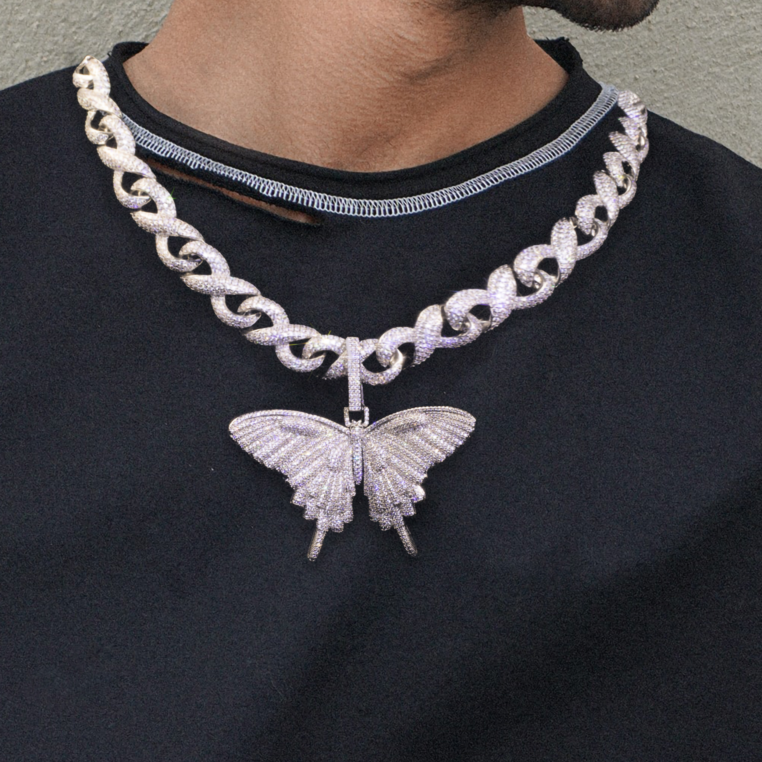 Queen Butterfly Iced Out Möbius Ring 