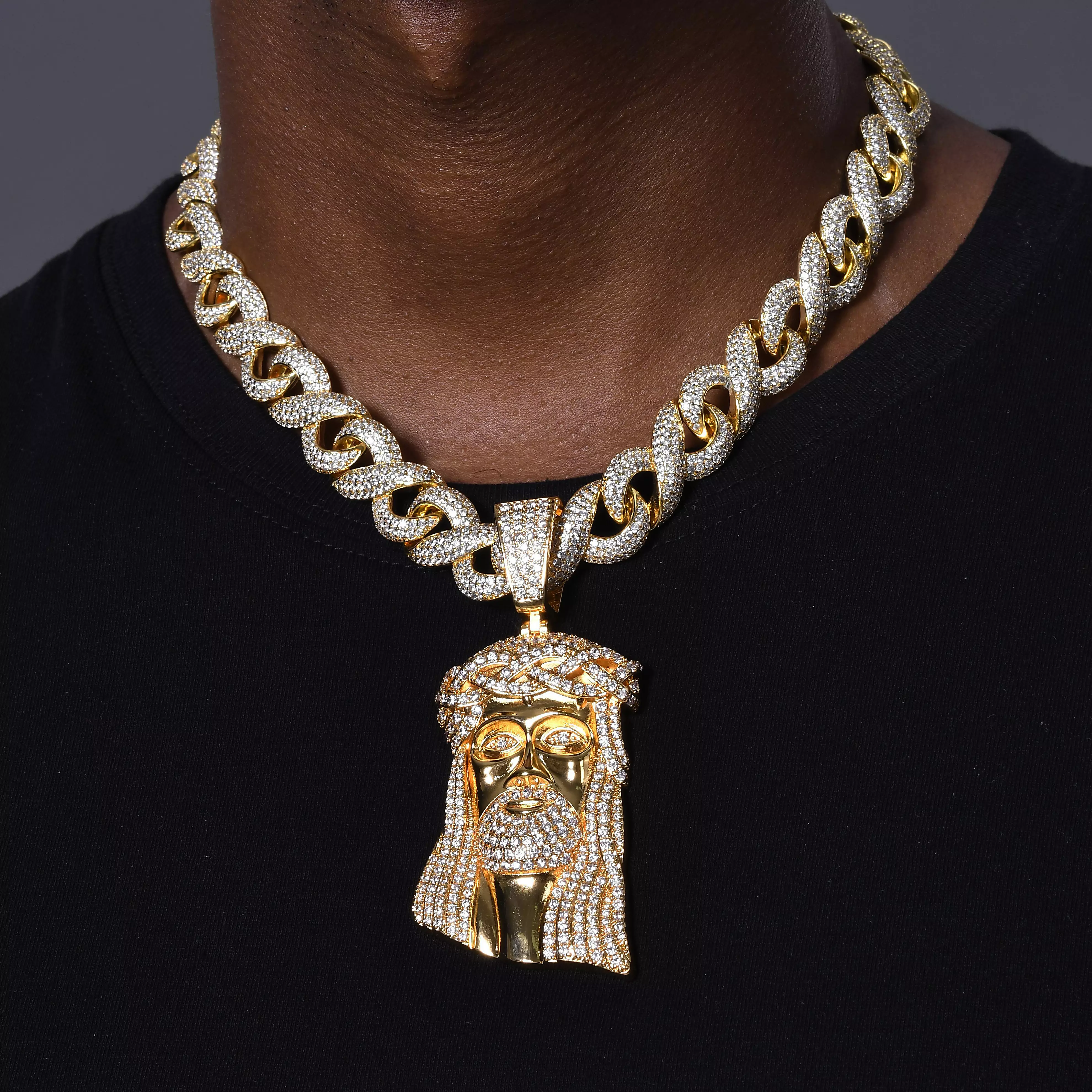 Iced Out Saint Statue Pendant Set Sulludd